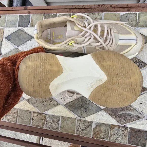 Stylish Beige Women's Sneakers - Picture 3 of 4